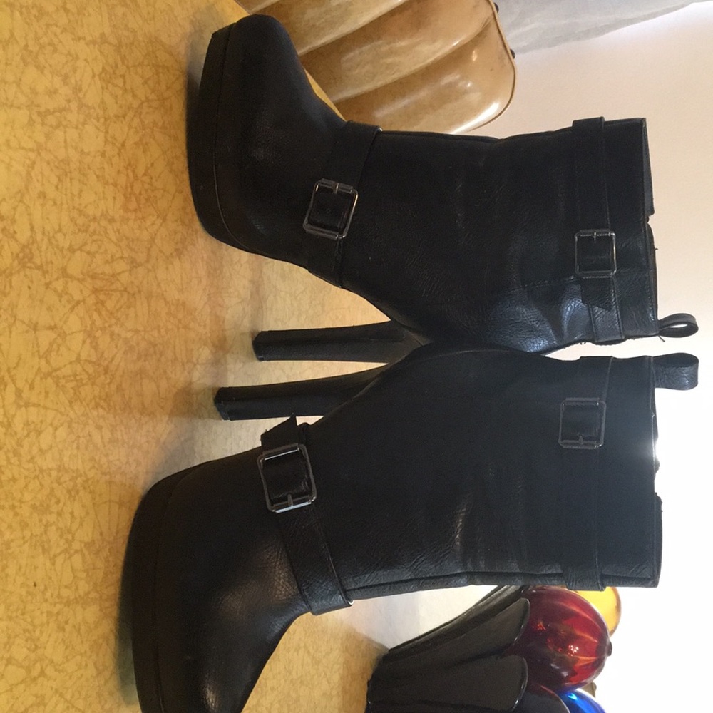 Simply Vera Wang Ankle Boots